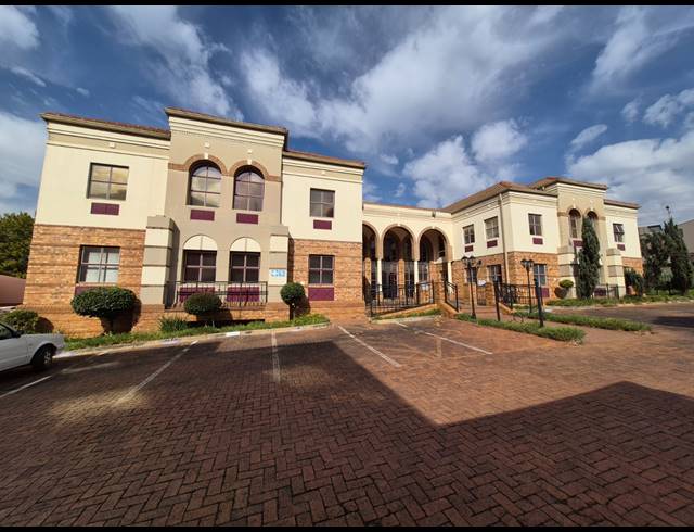 351M² OFFICE TO LET IN RIVONIA